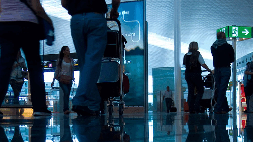 La Commissione avvia una consultazione pubblica per aggiornare le norme sui servizi aerei