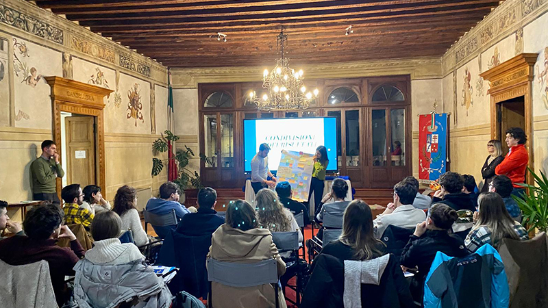 Evento "From the Ground Up"